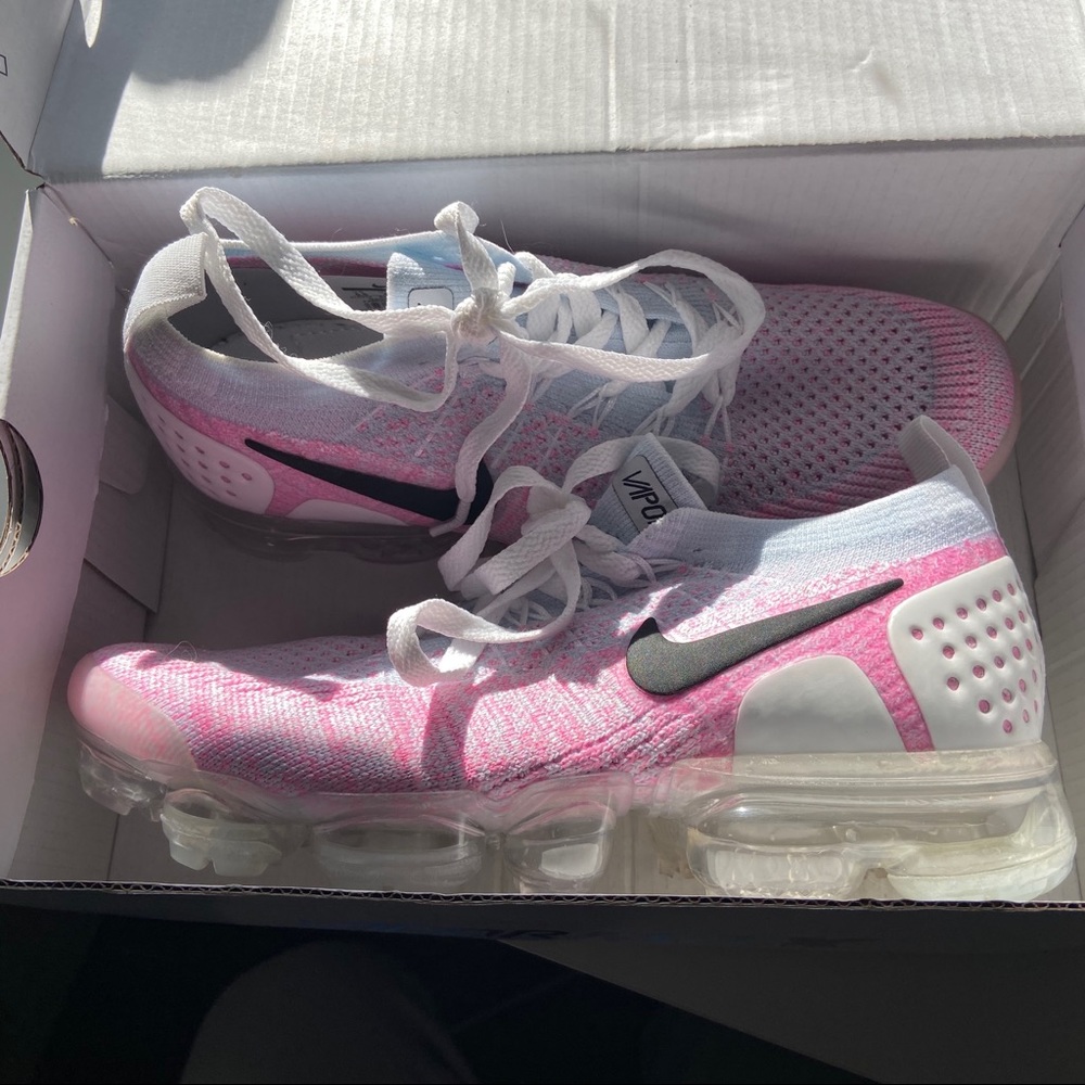 ***MOVING SALE*** Nike Air Vapormax Flyknit 2